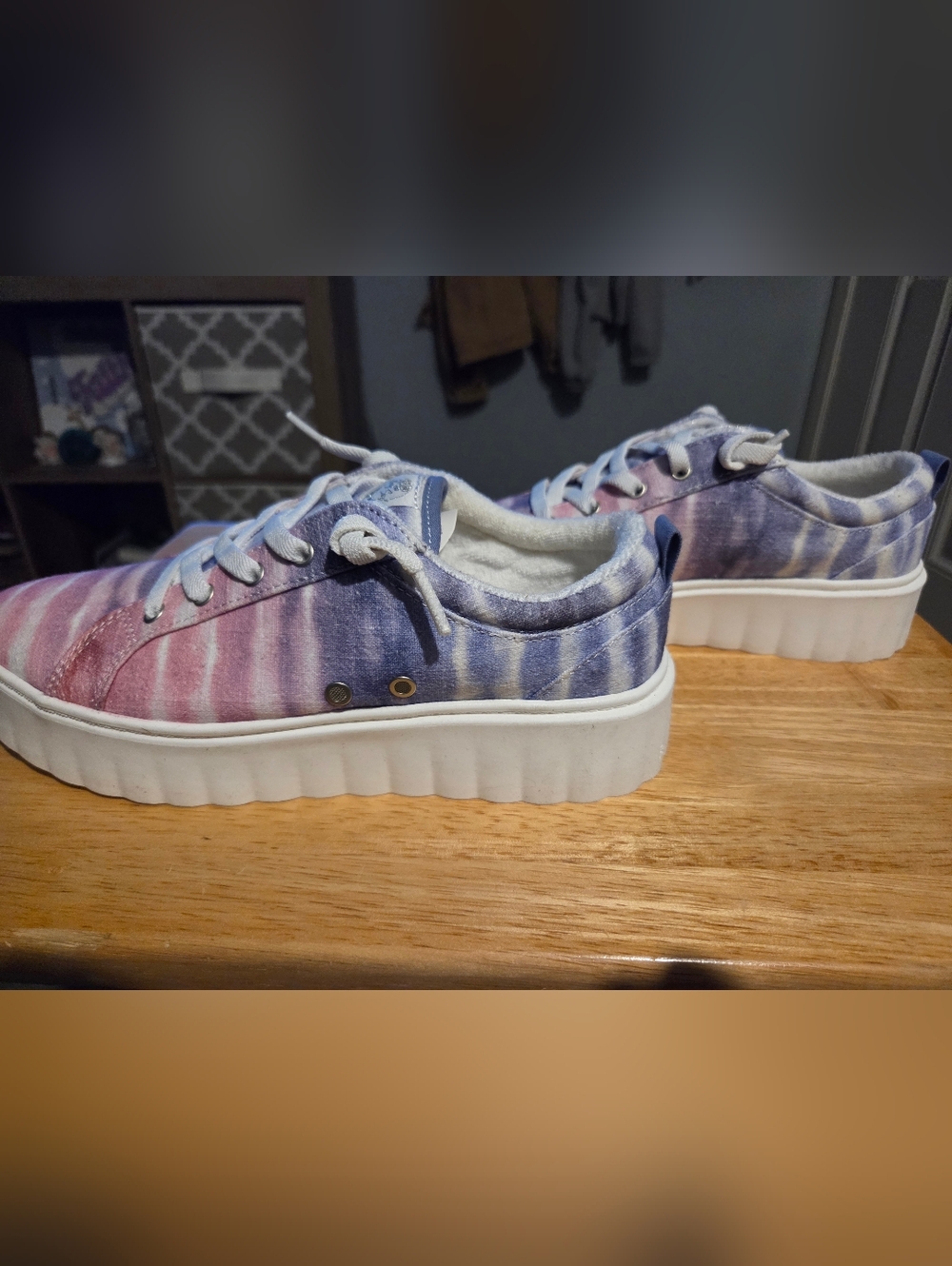 NWT Roxy Pink, Purple and Blue Tie Dye Platform Tennis Shoe Misses Sz 9.5